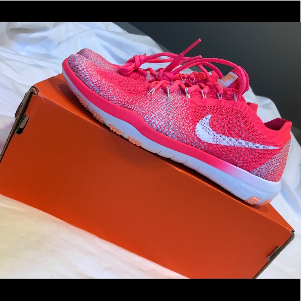 Nike Neon Pink Free Focus Flyknit 2 - 7.5 sneakers